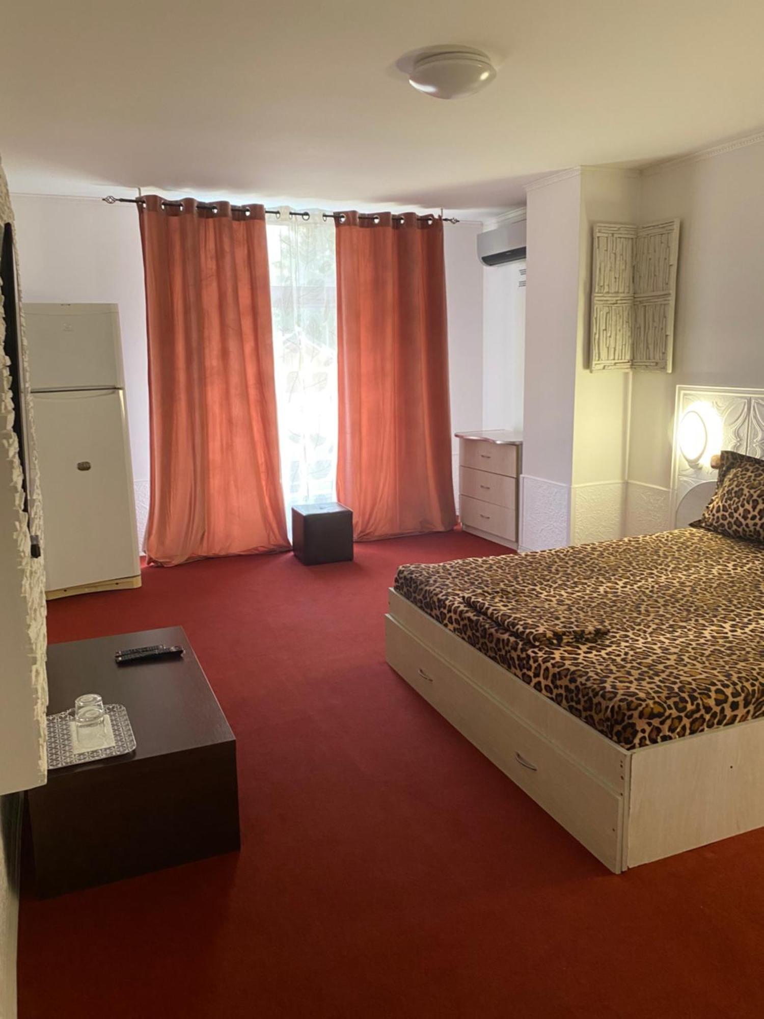 Karra Hotels Voluntari Eksteriør billede